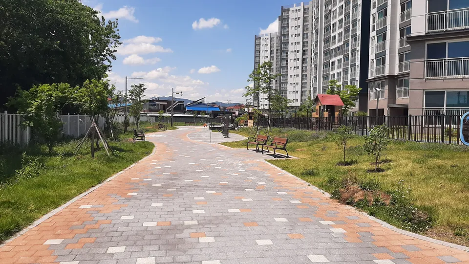 Paths and resting areas